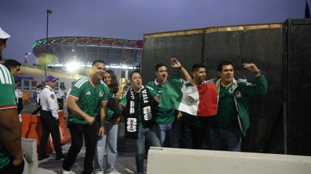 Aficionados llegar al Estadio Ciudad de México