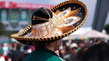 Los aficionados mexicanos le ponen color al Estadio CDMX