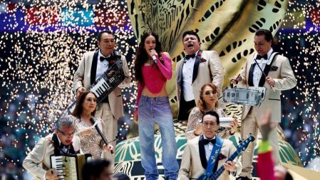 Tras la aparición de Lila Downs, la ceremonia continuó con varias de las figuras musicales