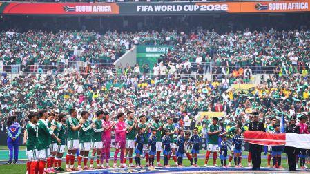 México al finalizar la entonación del Himno Nacional