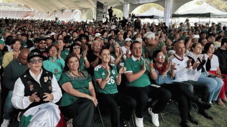 La presidenta celebró la anotación de Julián Quiñones al minuto 8 del partido ante Sudáfrica.