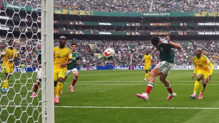 Raúl Jiménez anotó con la selección mexicana en un Mundial en su séptimo partido.
