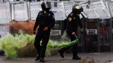 El encontronazo se dio en el puente vehicular que ingresa al Estadio