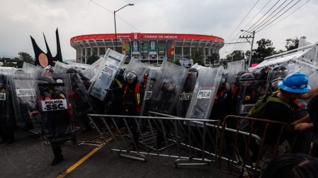 El encontronazo se dio en el puente vehicular que ingresa al Estadio