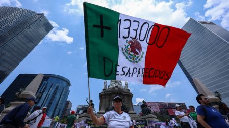 Protesta de madres buscadoras en el Ángel de la Independencia