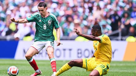 Álvaro Fidalgo salió como titular en el México - Sudáfrica
