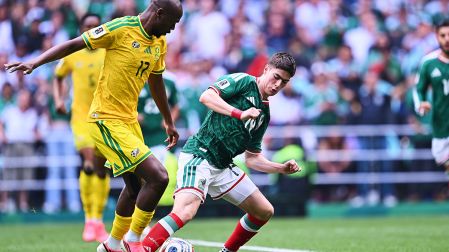 'La Hormiga' González entró de cambio al minuto 76 del México - Sudáfrica