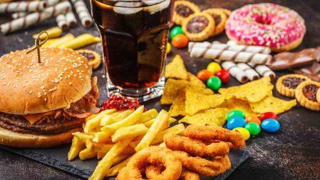 Alimentos que no debes comer en vuelos