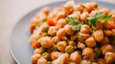 Alimentos que no debes comer en vuelos