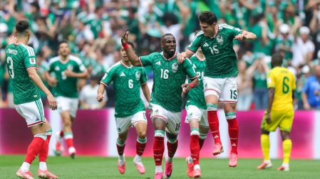 Los jugadores mexicanos celebran su victoria.