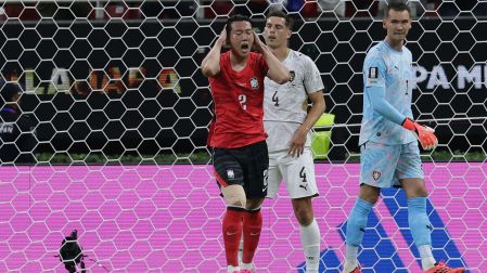Han-beom Lee lamenta la opción de marcar que se escapó a su equipo con el disparo de Kang-in Lee.