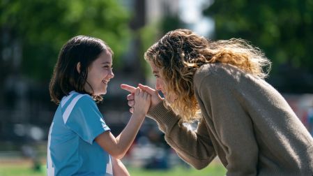 Tatiana Maslany se desenvuelve en drama, misterio y humor ácido.