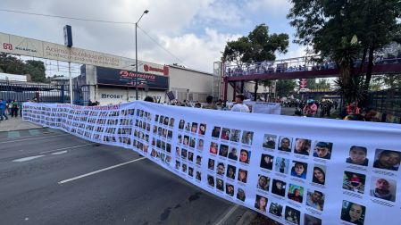 Familiares de personas desaparecidas comenzaron a retirarse, con el gusto de haber llegado hasta el estadio