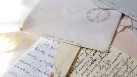 4 cosas de un familiar fallecido que nunca debes tirar, según expertos