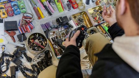 4 cosas de un familiar fallecido que nunca debes tirar, según expertos