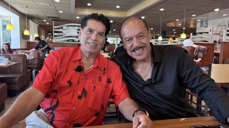 Ernesto Franco de camisa roja, Fernando González de negro