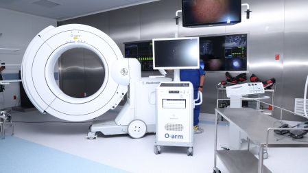 Junto con el quirófano híbrido, el hospital contará con un robot, que permitirá realizar cirugías de precisión