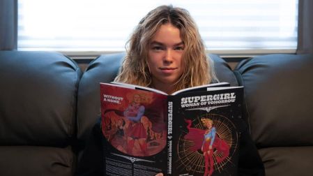 Milly Alcock conoce a fondo el personaje de Supergirl.