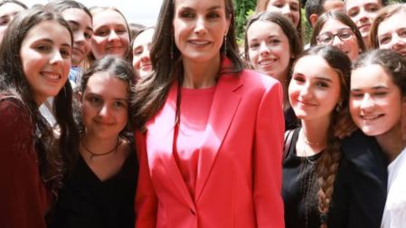 “Podéis estar bien orgullosos” Reina Letizia felicita en lengua de signos