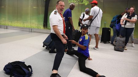 Un reencuentro que dio felicidad en el Mundial: piloto de avión y jugador de Curazao