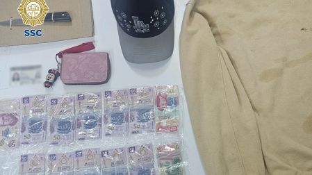 La afectada relató a los uniformados que un hombre la interceptó, amagó con un cuchillo y le robó su cartera