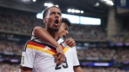 Felix Nmecha celebra el primer gol de Alemania.