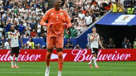 Eloy Room hizo un atajadón para mantener el empate 1-1.