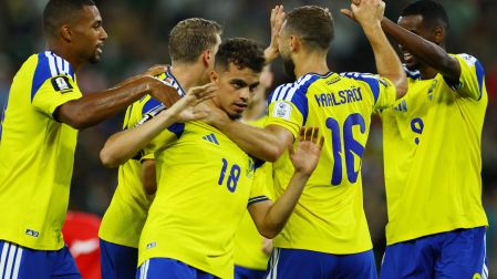 Jugadores de Suecia celebrando el gol de Yasin Ayari