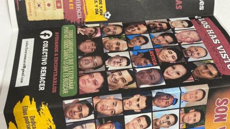 Carteles y lonas con impresiones de fotos de desaparecidos.