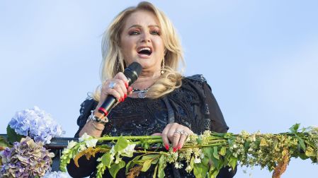 Bonnie Tyler fue hospitalizada