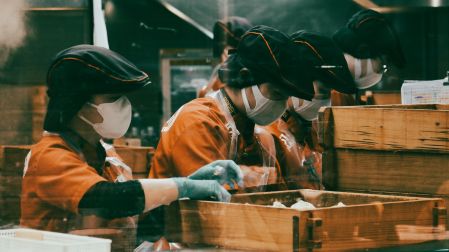 Mujeres japonesas buscan una mayor participación en puestos directivos y empleos permanentes.