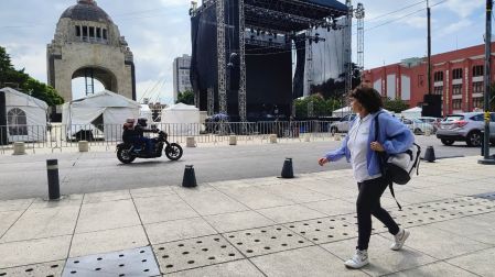 Pantallas que se instalan en Paseo de la Reforma para ver el México vs Chequia