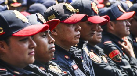 CIUDAD DE MÉXICO, 23OCTUBRE2025.- Al pie del altar a la Patria, la jefa del Gobierno de la Ciudad Clara Brugada Molina y el titular de la SSC, Pablo Vázquez entregaron premios y reconocimientos a policías Capitalinos. FOTO: VICTORIA VALTIERRA/CUARTOSCURO.COM