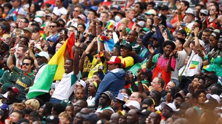 La afición de Senegal, contentísima.