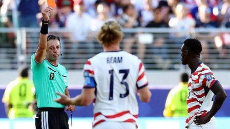 El delantero de Estados Unidos, Folarin Balogun, fue expulsado en el duelo ante Bosnia y Herzegovina de los Dieciseisavos de final del Mundial 2026