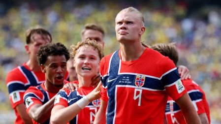 Haaland anotó un doblete con el que Noruega le ganó a Brasil