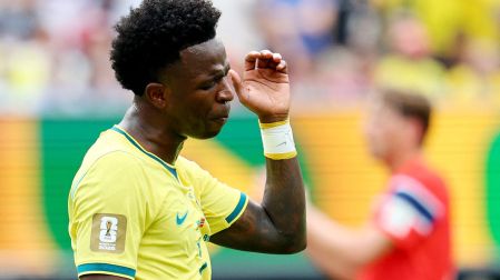 Vinícius pidió disculpas a la afición de Brasil