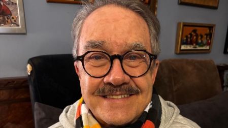 “Ganas de aventar carne envenenada”: Pedro Sola desata ola de indignación tras hablar de los perrhijos