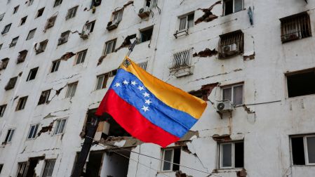 Las autoridades reportaron además 16 mil 740 heridos y 17 mil 907 personas sin hogar.