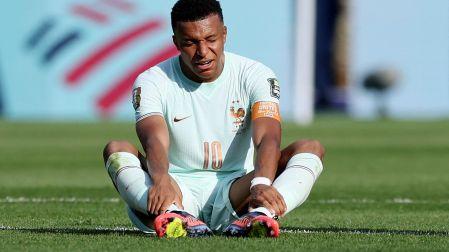 Kylian Mbappe abandonó el campo al minuto 76.