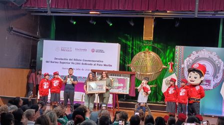Este jueves 09 de julio de 2026 se llevó a cabo la ceremonia de develación del billete conmemorativo del Sorteo Superior No. 2891 dedicado al pato Merlín. El Teatro de la Lotería Nacional, ubicado en avenida Hidalgo 130, colonia Guerrero, recibió a su invitado de honor y su familia.