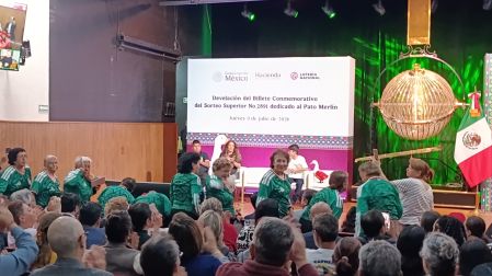 Este jueves 09 de julio de 2026 se llevó a cabo la ceremonia de develación del billete conmemorativo del Sorteo Superior No. 2891 dedicado al pato Merlín. El Teatro de la Lotería Nacional, ubicado en avenida Hidalgo 130, colonia Guerrero, recibió a su invitado de honor y su familia.