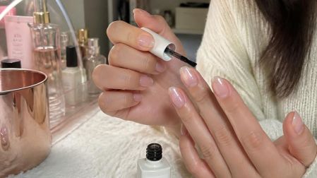 Glass Skin Nails: la manicura coreana efecto cristal para hacer en casa