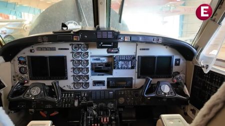 Cabina de control y paneles de instrumentos del avión Beechcraft utilizado por El Mayo Zambada y Joaquín Guzmán López.