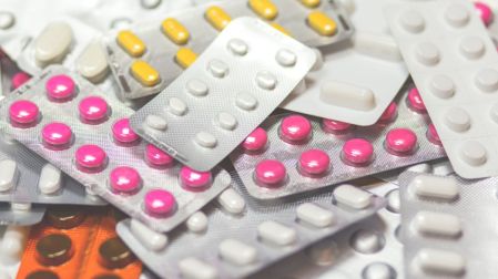 Hierba de San Juan: qué medicamentos no deberías mezclar con este suplemento