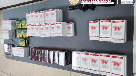 Las autoridades informaron que el detenido, junto con el material asegurado, quedaron a disposición del agente del Ministerio Público Federal