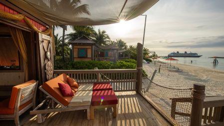 En Castaway Cay, la isla privada de Disney, hay cabañas para disfrutar con más comodidad el día.