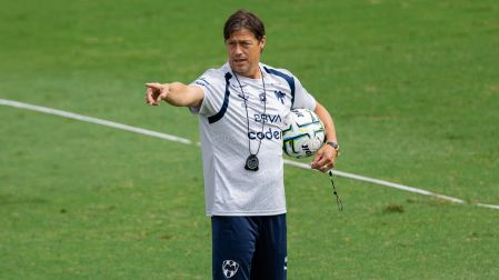 Matías Almeyda tendrá su primer torneo como entrenador de Rayados.