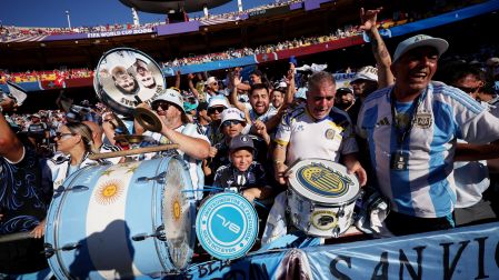 Aficionados argentinos en el estadio de Kansas City
