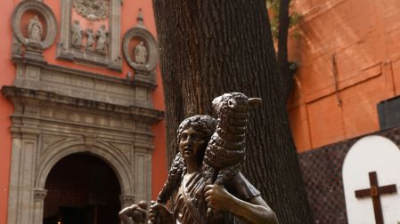 Ciudad de Mexico a 08 de julio de 2026. Aspectos de la Parroquia de San Cosme un dia despues del robo de varias esculturas de bronce. Foto: Pavel Jurado Canseco